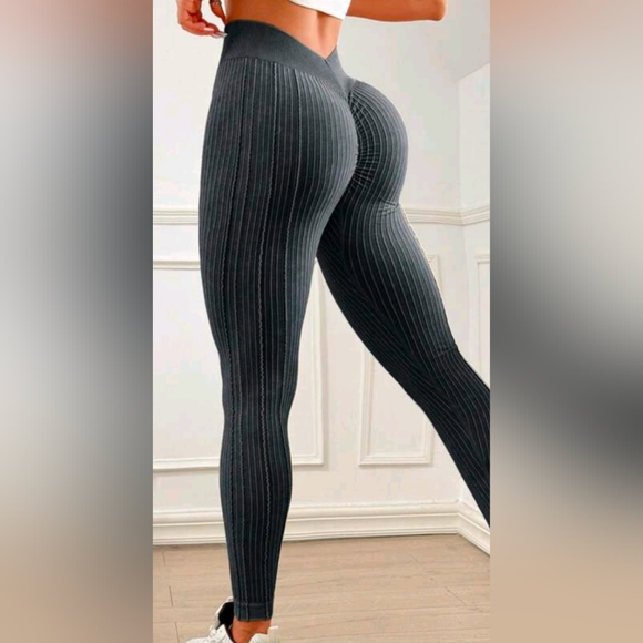 Women's Black Pinstripe Leggings - Picture 4 of 4